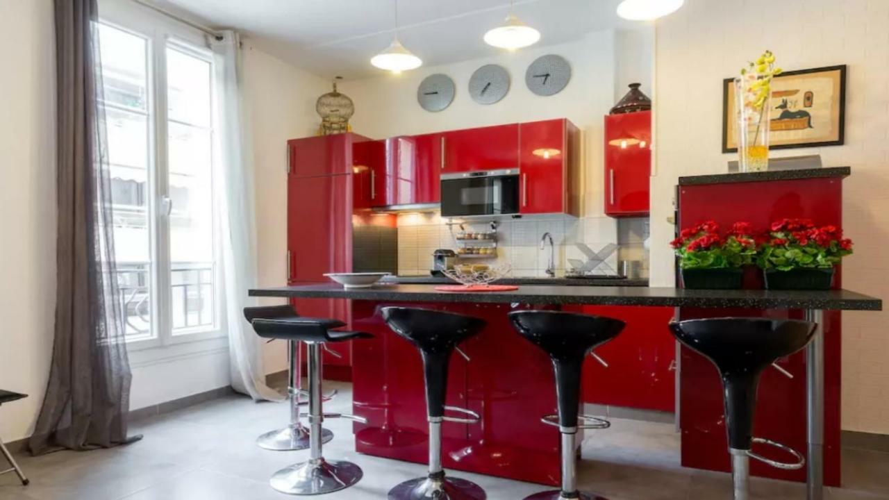 Stylish White And Red Apartments Juan-les-Pins Esterno foto