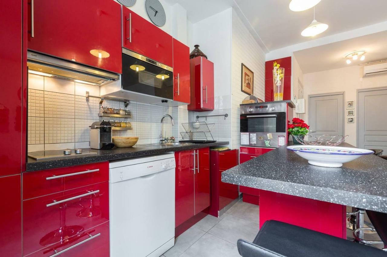 Stylish White And Red Apartments Juan-les-Pins Esterno foto