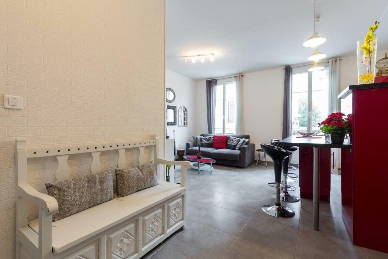Stylish White And Red Apartments Juan-les-Pins Esterno foto