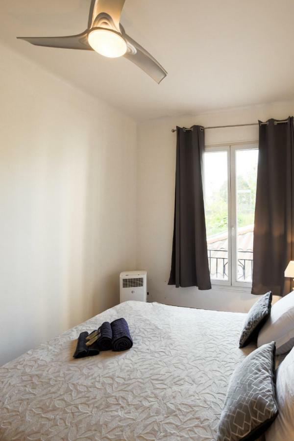 Stylish White And Red Apartments Juan-les-Pins Esterno foto