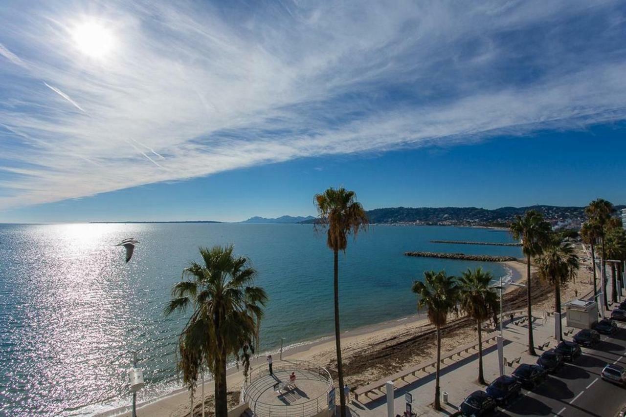 Stylish White And Red Apartments Juan-les-Pins Esterno foto