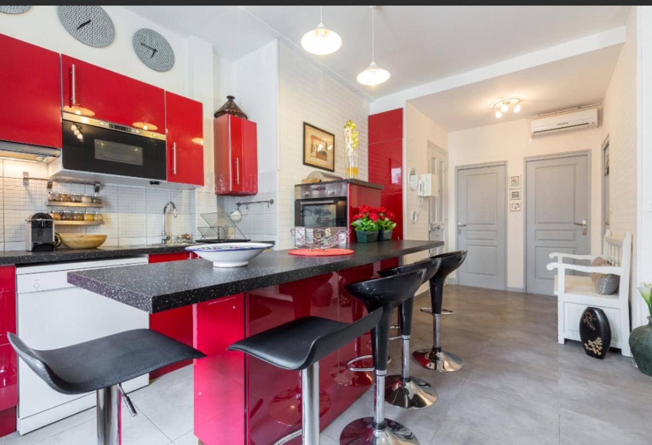 Stylish White And Red Apartments Juan-les-Pins Esterno foto